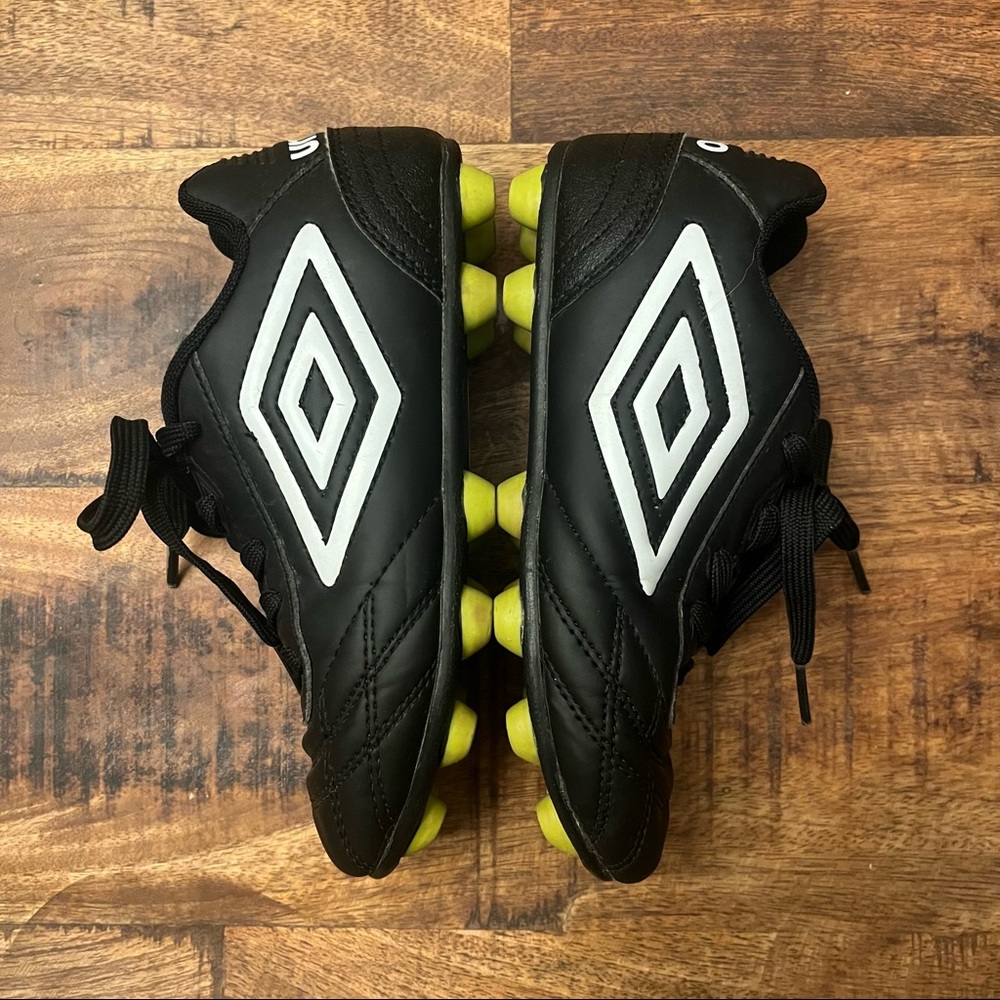 Umbro youth soccer cleats